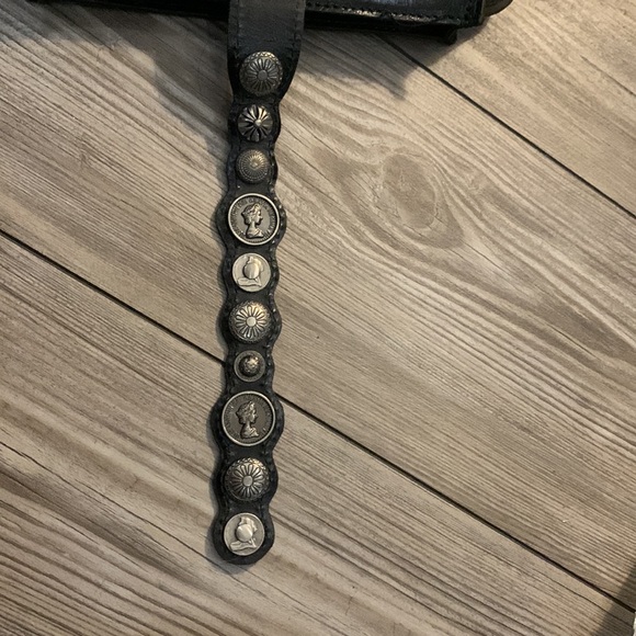 Patricia Nash black leather cross over bag with adjustable shoulder strap. - Picture 2 of 7